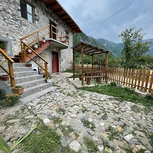 Gasthof “ Center “, Theth
